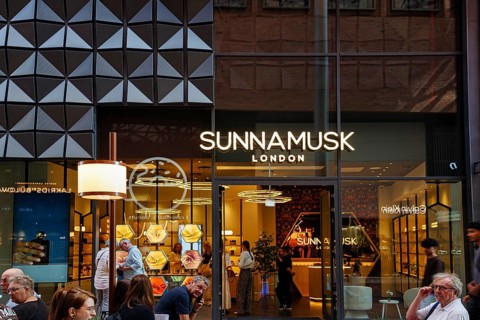 Sunnamusk shop window, British perfume house, Arabian scents, perfume, shop, passage, pedestrian