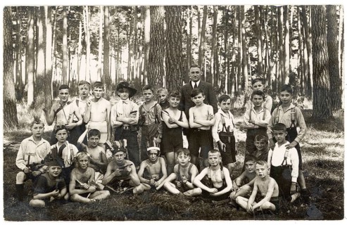 Trip, school class, pine forest, teacher, boy class, boys, twenties, large group of boys with an