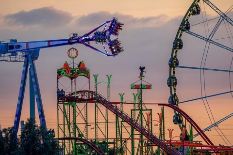 Rhine fair in the Rheinwiesen in Düsseldorf-Oberkassel, rides in the evening, with lots of
