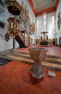 Choir, baptismal font and pulpit, Georgenkirche am Marktplatz, baptism church of Johann Sebastian