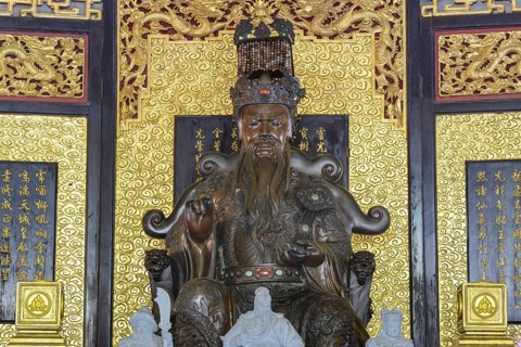 A deity seated majestically on a throne, Shou Xing (also known as Shou Lao or Nanji Xianweng), the