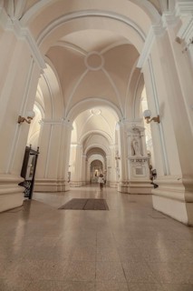 Leon, Nicaragua - 27 de junio de 2026 Interior view of the Basilica Cathedral of the Assumption of