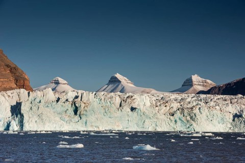 Glacial ice, Ossian Sarsfjellet, Colletthogda, the Tre Kroner (Three Crowns) mountain peaks – Svea,