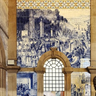 Porto Sao Bento railway station, entrance hall with azulejos designed by artist Jorge Colaço, old