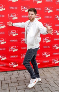 Joey Heindle at the press conference in Oranienburg on 23.04.2025. Bernhard Brink is honoured for