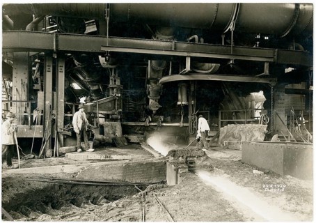 Krupp, blast furnace plant, Essen-Borbeck, Stahl Industrie, Ruhr region, workers monitoring a large