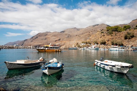 Boats in the new port of Chóra Sfakion on the Libyan Sea, in the back the Leka Ori or White