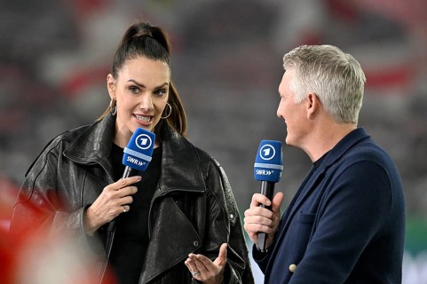 Bastian Schweinsteiger in interview, discussion with presenter reporter ARD Esther Sedlaczek,
