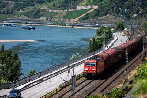 On the right bank of the Rhine between Rüdesheim and Koblenz, one of the busiest railway lines in