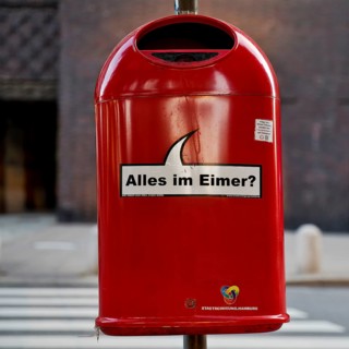 Talking red trash can Everything in the bucket?, Hamburg City Cleaning campaign for more