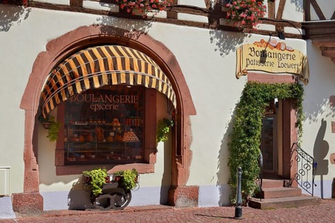 Bakery, shop window and entrance, Kaysersberg Vignoble, Haut-Rhin, Alsace, Grand Est, France