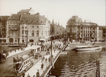 Berlin, Mitte, Weidendammer Brücke, Komische Oper, right Hotel New York, Spree, traffic,