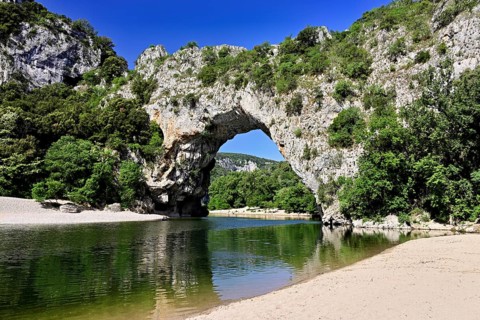 Ardèche river, above it the Pont d'Arc rock gate, Ardèche Gorge, Gorges de l'Ardèche,