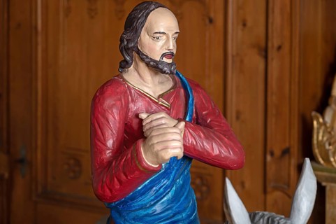Detail of palm tree, late Gothic figure of Christ, parish church of St. Lawrence, Otzing,