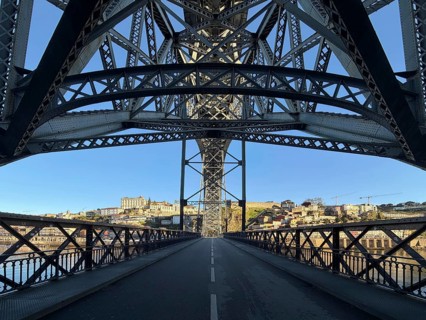 Ponte Dom Luis I arched bridge designed by Théophile Seyrig, viewed from the lower level towards