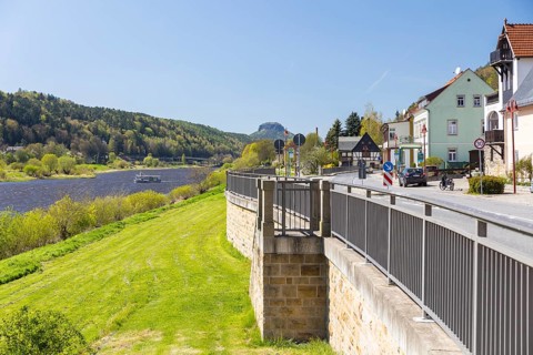 Elbe in Postelwitz, with Lilienstein in the background, Bad Schandau, Saxon Switzerland, Saxony,