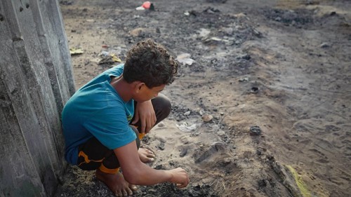 Yemeni refugees in the open after their tents were burned. Where a camp for Yemeni refugees was