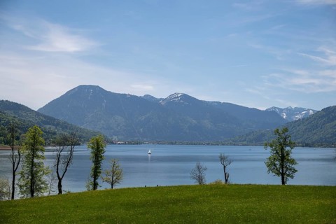 View from Kaltenbrunn across Tegernsee to Wallberg in spring, Gmund am Tegernsee, Bavaria, Germany
