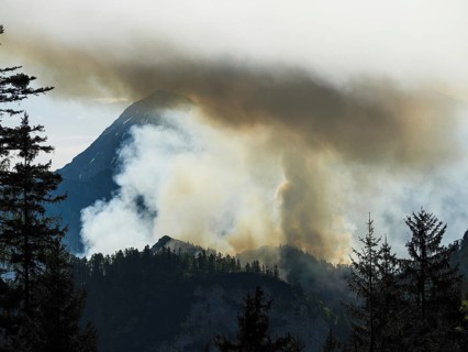Forest fire on Saurüsselkopf in the Eastern Chiemgau Alps nature reserve on May 4, 2026, the