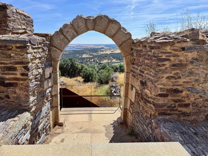 Stone arch overlooking the vast countryside, sunny sky, calm atmosphere, Monsaraz, Évora, Portugal