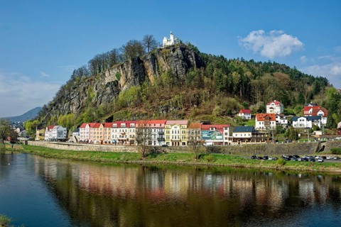 View of the Schäferwand with the restaurant and the Elbe, Decín, Decin, Tetschen, Bohemia, Czech