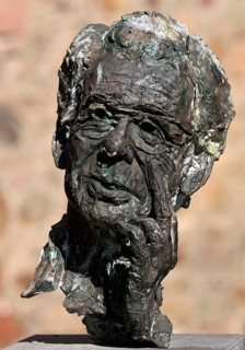 Portrait head Horst-Eberhard Richter by Thomas Duttenhoefer, bronze, Giessen Heads, Giessen New