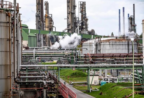Ruhröl refinery, BP Gelsenkirchen, now BP Refining & Petrochemicals GmbH, tanks and plant in