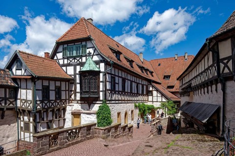 Bailiwick with Nuremberg bay window, castle courtyard, Wartburg, castle in the Thuringian Forest,