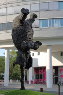 Gran Elephant Dret sculpture by Miquel Barceló 2025, modern art, large sculpture, black elephant