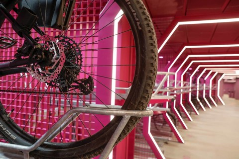 Bicycles are available in the bicycle parking garage at Potsdamer Platz. The parking garage offers