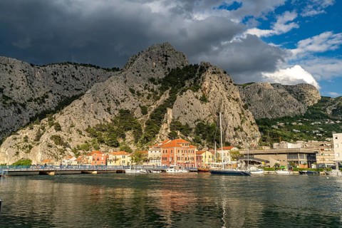 The old town centre of Omis on the river Cetina with the ruins of the Mirabella or Peovica