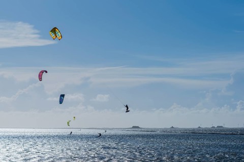 Kitesurfing on the North Sea, Lüttmoorsiel, Reußenköge, on the horizon Hallig Nordstrandischmoor,