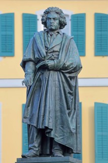 Beethoven-Denkmal, Bronzeskulptur, Münsterplatz, Center, Bonn, North Rhine-Westphalia, Germany