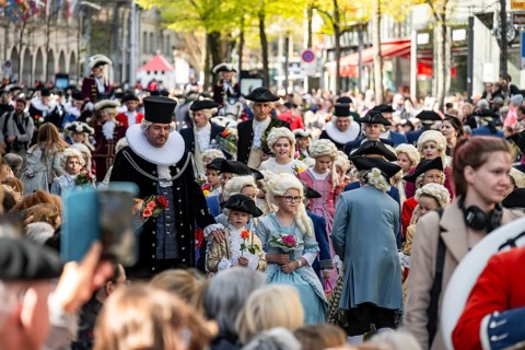 Parade of historically costumed guildsmen, Sechseläuten or Sächsilüüte, Zurich Spring Festival,