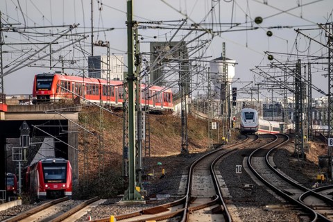 Trains on the line, platform tracks in front of Cologne-Messe/Deutz station, ICE long-distance