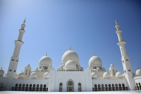 Impressive mosque with several domes and minarets under clear blue sky, Sheik Zayed Mosque, Sheikh