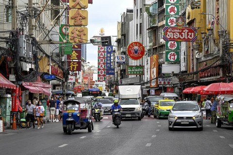 Street scene on Yaowarat Road, China Town, Chinese neighbourhood, Sampheng, Bangkok, Thailand