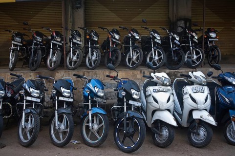 Second hand motorbikes and scooters on sale India