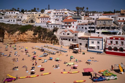 Praia de Carvoeiro, bathing beach, sandy beach, bathers, Carvoeiro, Algarve, Portugal
