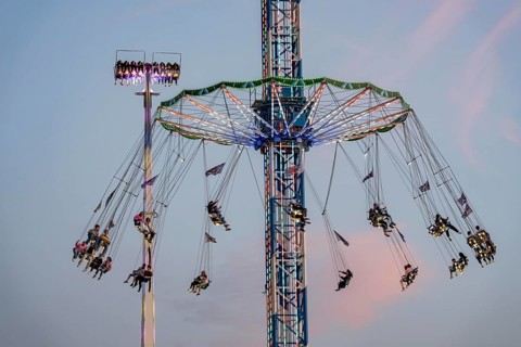 Rheinkirmes in den Rheinwiesen in Düsseldorf-Oberkassel, Hoch chairoplane Bayern Tower, 90 meters
