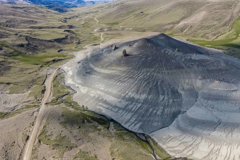 Mt. Cerro Boleadoras, volcano-shaped rock formation, ruta 41, Los Antiguos - Paso Roballo, aerial