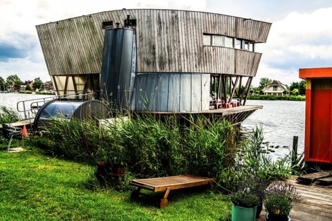 Living by the water, walking along the Rotte, route from the modern city center to the green