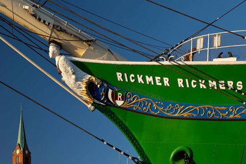 Rickmer Rickmers, bow with figurehead, museum ship in Hamburg harbour in front of the Swedish