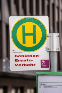 Rail replacement service by buses during conversion and refurbishment of Düsseldorf-Wehrhahn S-Bahn
