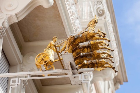 Quadriga as decoration on the façade of the Bockeler confectionery and pastry shop in the Lange