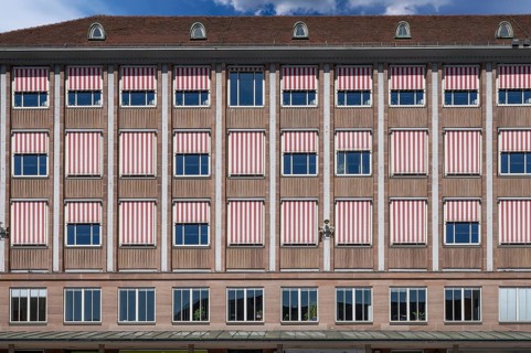 1950s façade of the New Town Hall with lowered red and white blinds on a summer's day, Hauptmarkt,