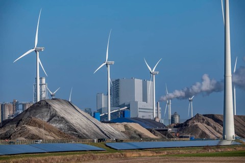 Solar park on the Slaperdijk dike near Eemshaven, test project, 17000 solar modules have been