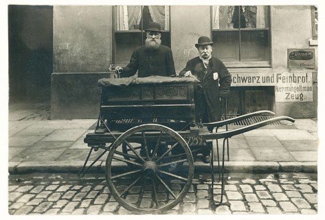 Hamburg, The Last Organ Player, Brot Bäckerei, Poverty, Hamburger Guys, Twenties, Two elderly men