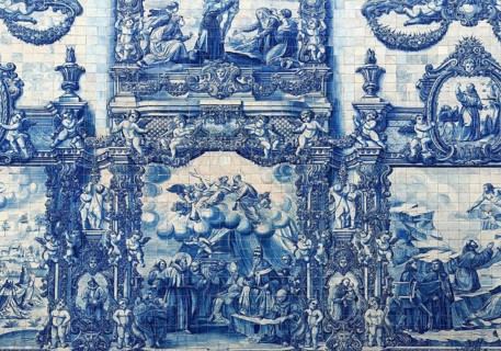 Capela das Almas de Santa Catarina, exterior façade decorated with 15947 azulejo tiles depicting