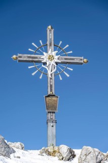 Summit cross with edelweiss, Sonntagshorn, Chiemgau Alps, Bavaria, Germany